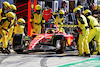 GP ITALIA, Carlos Sainz Jr (ESP) Ferrari F1-75 makes a pit stop.
11.09.2022. Formula 1 World Championship, Rd 16, Italian Grand Prix, Monza, Italy, Gara Day.
- www.xpbimages.com, EMail: requests@xpbimages.com © Copyright: Bearne / XPB Images
