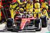 GP ITALIA, Carlos Sainz Jr (ESP) Ferrari F1-75 makes a pit stop.
11.09.2022. Formula 1 World Championship, Rd 16, Italian Grand Prix, Monza, Italy, Gara Day.
- www.xpbimages.com, EMail: requests@xpbimages.com © Copyright: Bearne / XPB Images