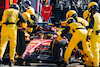 GP ITALIA, Carlos Sainz Jr (ESP) Ferrari F1-75 makes a pit stop.
11.09.2022. Formula 1 World Championship, Rd 16, Italian Grand Prix, Monza, Italy, Gara Day.
- www.xpbimages.com, EMail: requests@xpbimages.com © Copyright: Bearne / XPB Images