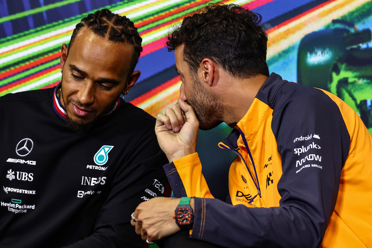 GP ITALIA, Lewis Hamilton (GBR), Mercedes AMG F1  e Daniel Ricciardo (AUS), McLaren F1 Team 
08.09.2022. Formula 1 World Championship, Rd 16, Italian Grand Prix, Monza, Italy, Preparation Day.
- www.xpbimages.com, EMail: requests@xpbimages.com ¬© Copyright: Charniaux / XPB Images