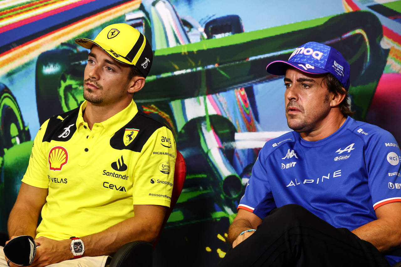 GP ITALIA, Charles Leclerc (FRA), Ferrari e Fernando Alonso (ESP), Alpine F1 Team 
08.09.2022. Formula 1 World Championship, Rd 16, Italian Grand Prix, Monza, Italy, Preparation Day.
- www.xpbimages.com, EMail: requests@xpbimages.com ¬© Copyright: Charniaux / XPB Images
