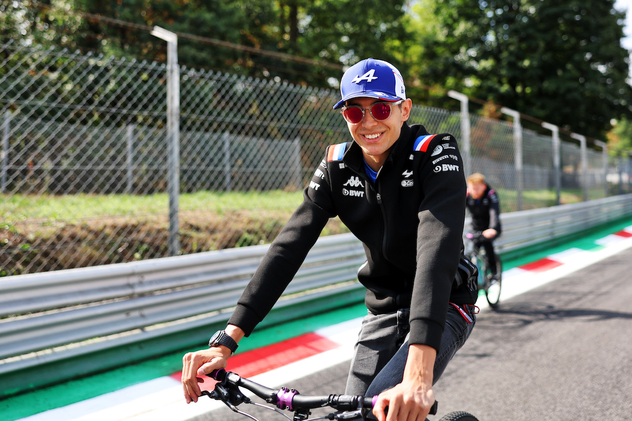 GP ITALIA, Esteban Ocon (FRA) Alpine F1 Team rides the circuit.
08.09.2022. Formula 1 World Championship, Rd 16, Italian Grand Prix, Monza, Italy, Preparation Day.
- www.xpbimages.com, EMail: requests@xpbimages.com © Copyright: Bearne / XPB Images