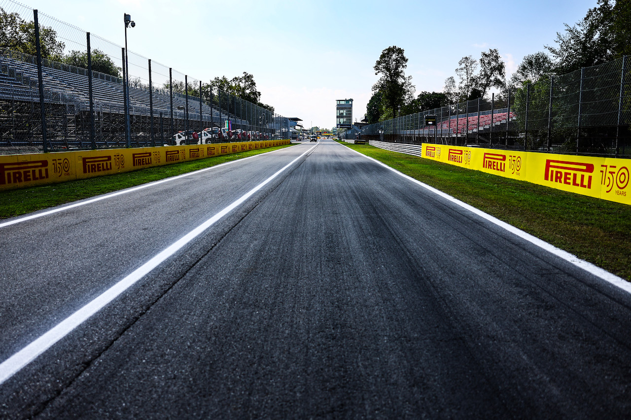 GP ITALIA, Track Atmosphere 
08.09.2022. Formula 1 World Championship, Rd 16, Italian Grand Prix, Monza, Italy, Preparation Day.
- www.xpbimages.com, EMail: requests@xpbimages.com ¬© Copyright: Charniaux / XPB Images