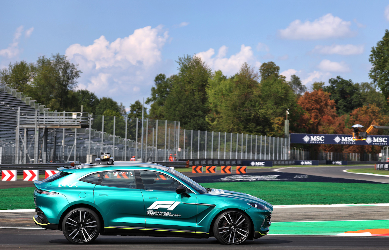 GP ITALIA, Aston Martin FIA Medical Car.
08.09.2022. Formula 1 World Championship, Rd 16, Italian Grand Prix, Monza, Italy, Preparation Day.
- www.xpbimages.com, EMail: requests@xpbimages.com © Copyright: Bearne / XPB Images