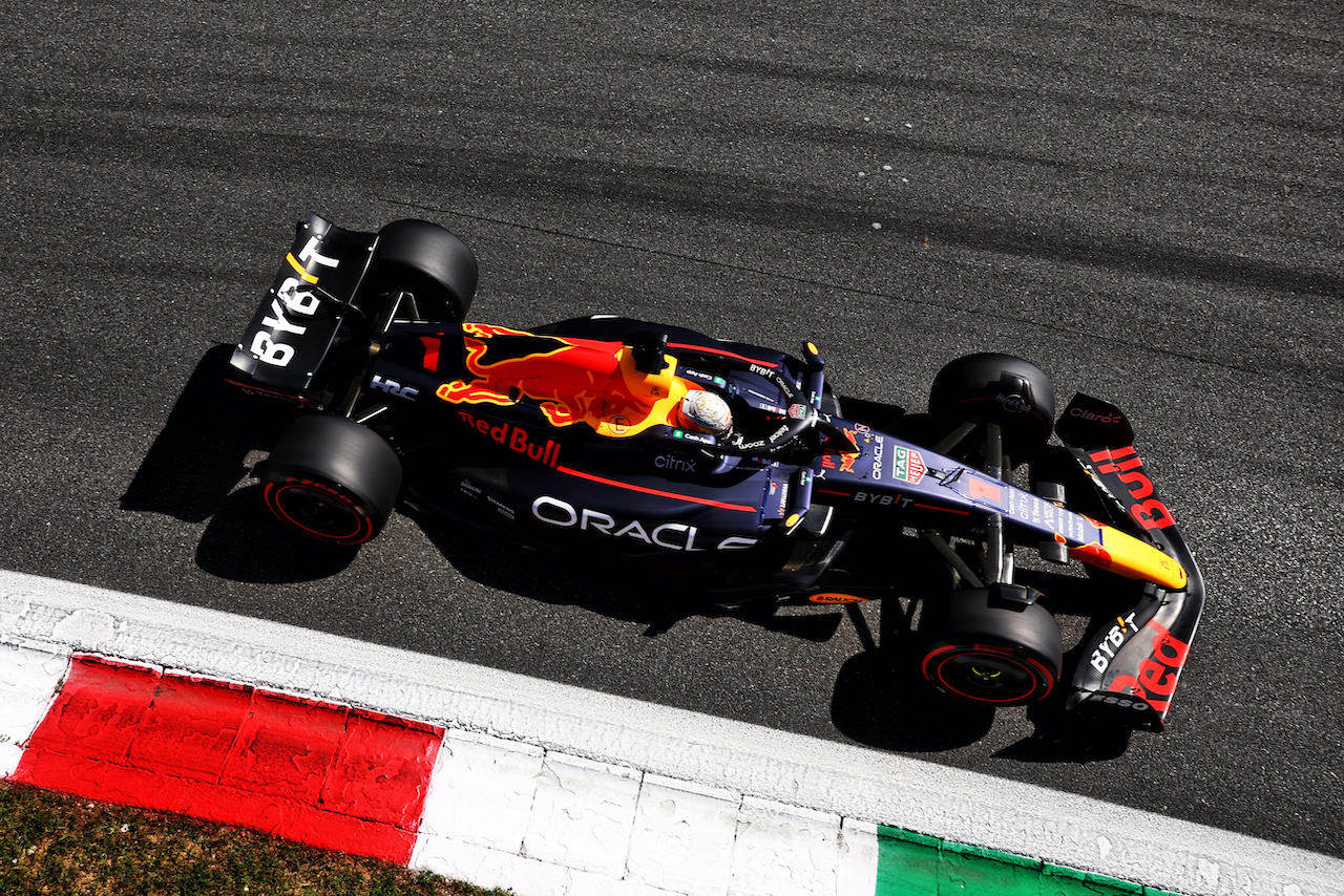 GP ITALIA, Max Verstappen (NLD) Red Bull Racing RB18.
10.09.2022. Formula 1 World Championship, Rd 16, Italian Grand Prix, Monza, Italy, Qualifiche Day.
- www.xpbimages.com, EMail: requests@xpbimages.com © Copyright: Batchelor / XPB Images