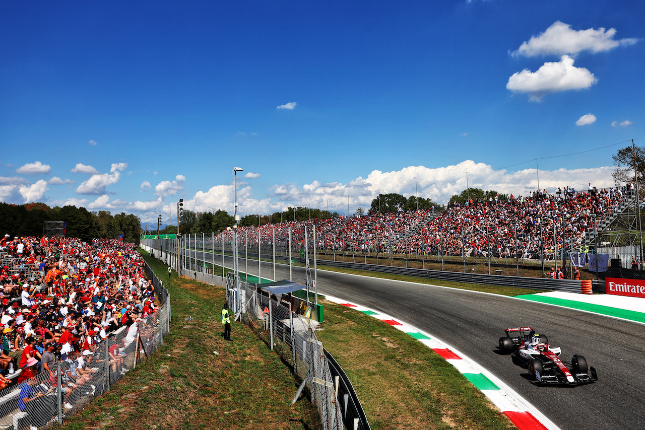 GP ITALIA, Guanyu Zhou (CHN) Alfa Romeo F1 Team C42.
10.09.2022. Formula 1 World Championship, Rd 16, Italian Grand Prix, Monza, Italy, Qualifiche Day.
- www.xpbimages.com, EMail: requests@xpbimages.com © Copyright: Batchelor / XPB Images