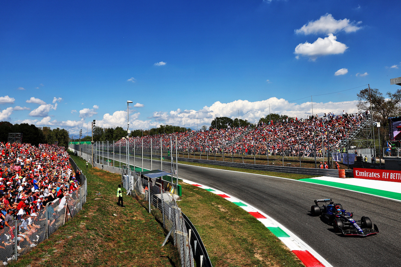 GP ITALIA, Alexander Albon (THA) Williams Racing FW44.
10.09.2022. Formula 1 World Championship, Rd 16, Italian Grand Prix, Monza, Italy, Qualifiche Day.
- www.xpbimages.com, EMail: requests@xpbimages.com © Copyright: Batchelor / XPB Images