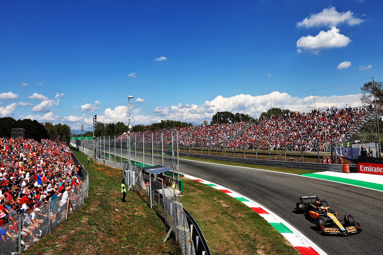 GP ITALIA, Daniel Ricciardo (AUS) McLaren MCL36.
10.09.2022. Formula 1 World Championship, Rd 16, Italian Grand Prix, Monza, Italy, Qualifiche Day.
- www.xpbimages.com, EMail: requests@xpbimages.com © Copyright: Batchelor / XPB Images