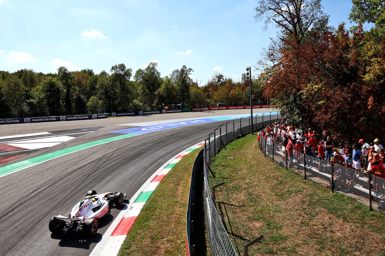 GP ITALIA, Mick Schumacher (GER) Haas VF-22.
10.09.2022. Formula 1 World Championship, Rd 16, Italian Grand Prix, Monza, Italy, Qualifiche Day.
- www.xpbimages.com, EMail: requests@xpbimages.com © Copyright: Batchelor / XPB Images