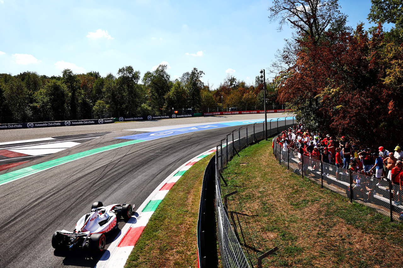 GP ITALIA, Kevin Magnussen (DEN) Haas VF-22.
10.09.2022. Formula 1 World Championship, Rd 16, Italian Grand Prix, Monza, Italy, Qualifiche Day.
- www.xpbimages.com, EMail: requests@xpbimages.com © Copyright: Batchelor / XPB Images