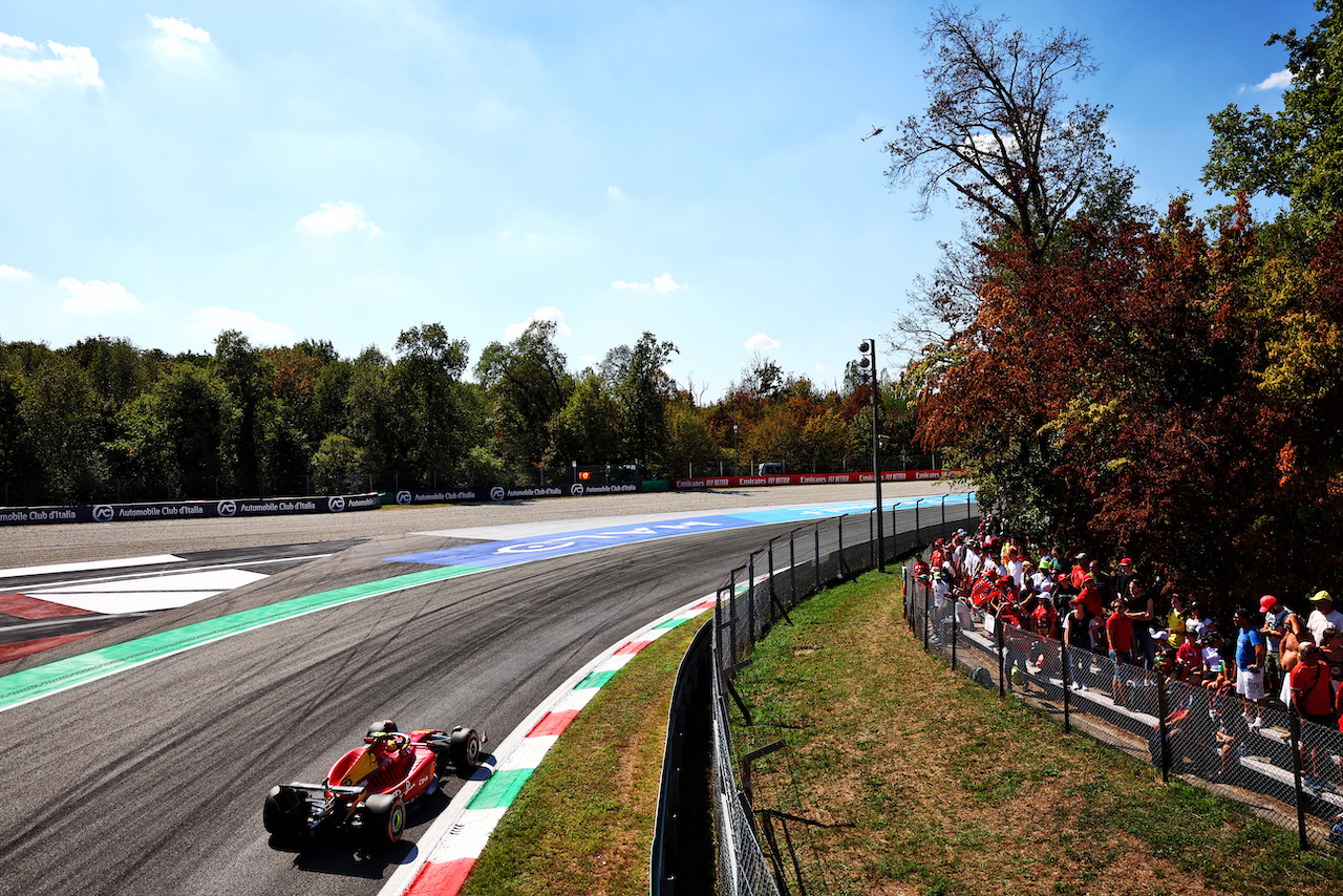 GP ITALIA, Carlos Sainz Jr (ESP) Ferrari F1-75.
10.09.2022. Formula 1 World Championship, Rd 16, Italian Grand Prix, Monza, Italy, Qualifiche Day.
- www.xpbimages.com, EMail: requests@xpbimages.com © Copyright: Batchelor / XPB Images