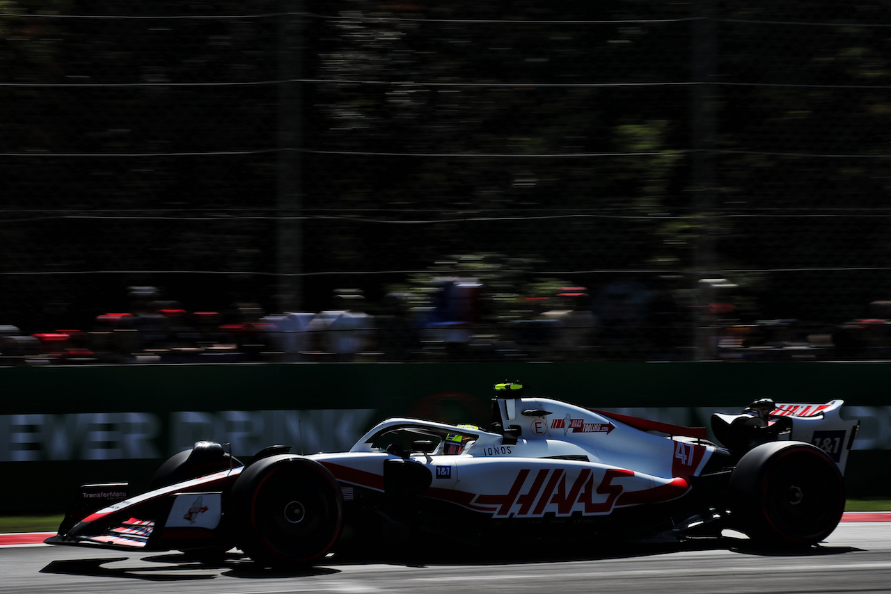 GP ITALIA, Mick Schumacher (GER) Haas VF-22.
10.09.2022. Formula 1 World Championship, Rd 16, Italian Grand Prix, Monza, Italy, Qualifiche Day.
 - www.xpbimages.com, EMail: requests@xpbimages.com © Copyright: Coates / XPB Images