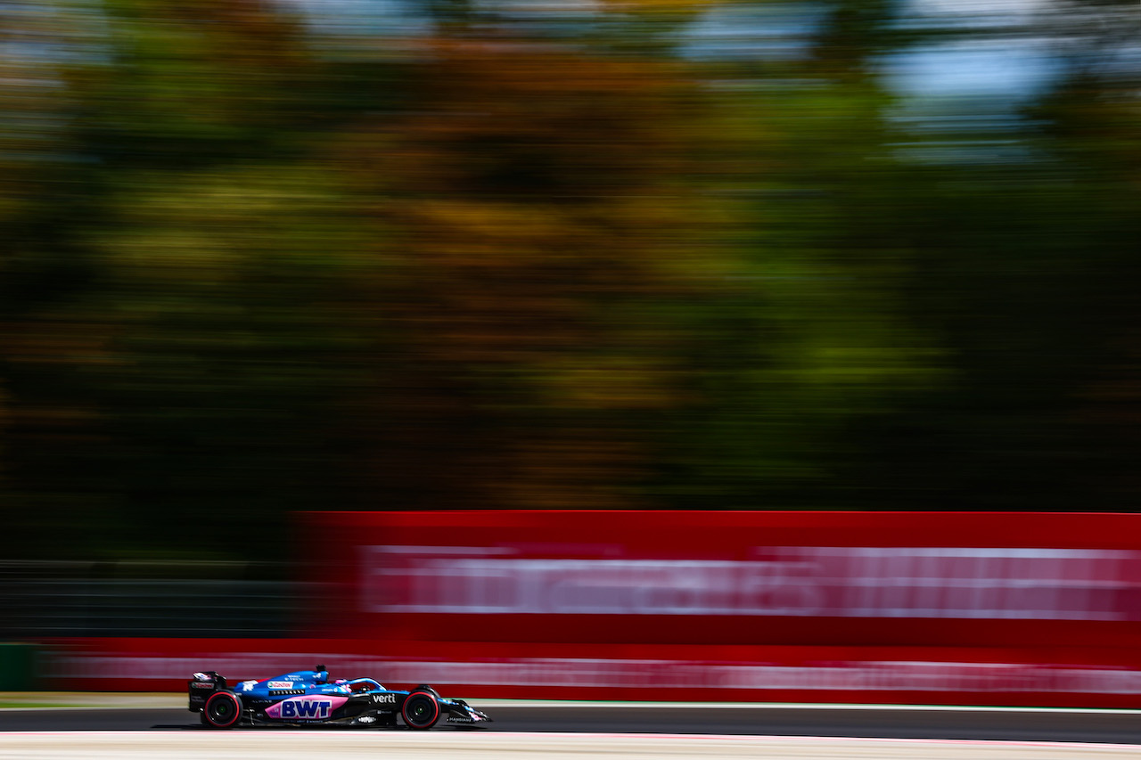 GP ITALIA, Fernando Alonso (ESP), Alpine F1 Team 
10.09.2022. Formula 1 World Championship, Rd 16, Italian Grand Prix, Monza, Italy, Qualifiche Day.
- www.xpbimages.com, EMail: requests@xpbimages.com ¬© Copyright: Charniaux / XPB Images