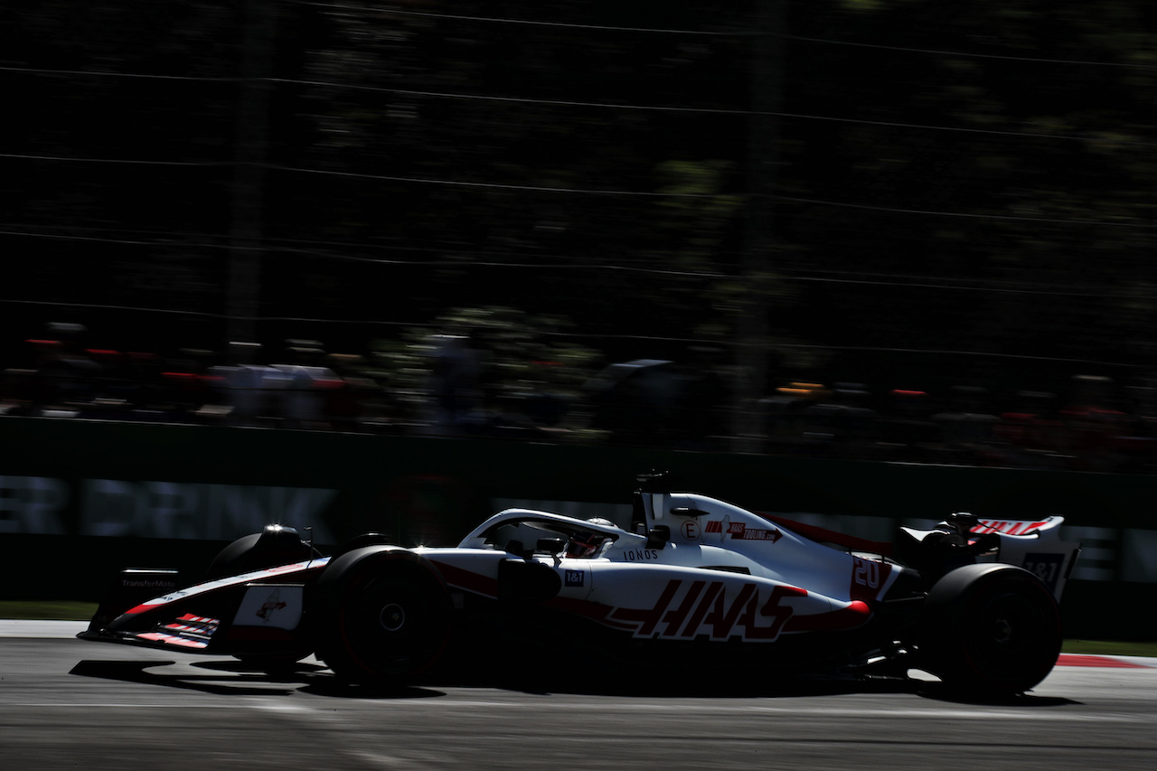 GP ITALIA, Kevin Magnussen (DEN) Haas VF-22.
10.09.2022. Formula 1 World Championship, Rd 16, Italian Grand Prix, Monza, Italy, Qualifiche Day.
 - www.xpbimages.com, EMail: requests@xpbimages.com © Copyright: Coates / XPB Images