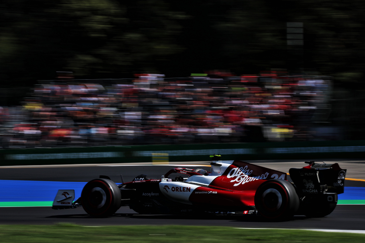 GP ITALIA, Guanyu Zhou (CHN) Alfa Romeo F1 Team C42.
10.09.2022. Formula 1 World Championship, Rd 16, Italian Grand Prix, Monza, Italy, Qualifiche Day.
 - www.xpbimages.com, EMail: requests@xpbimages.com © Copyright: Coates / XPB Images