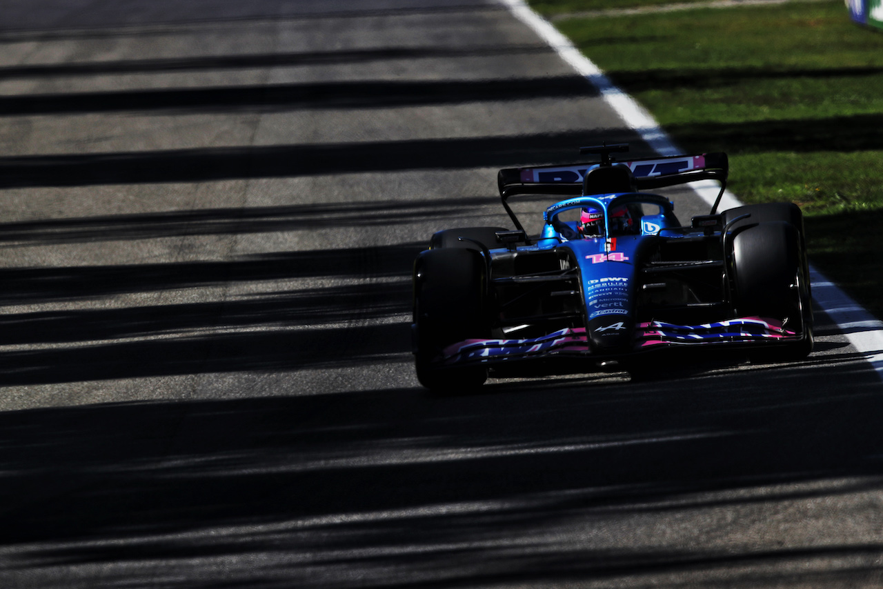 GP ITALIA, Fernando Alonso (ESP) Alpine F1 Team A522.
10.09.2022. Formula 1 World Championship, Rd 16, Italian Grand Prix, Monza, Italy, Qualifiche Day.
 - www.xpbimages.com, EMail: requests@xpbimages.com © Copyright: Coates / XPB Images
