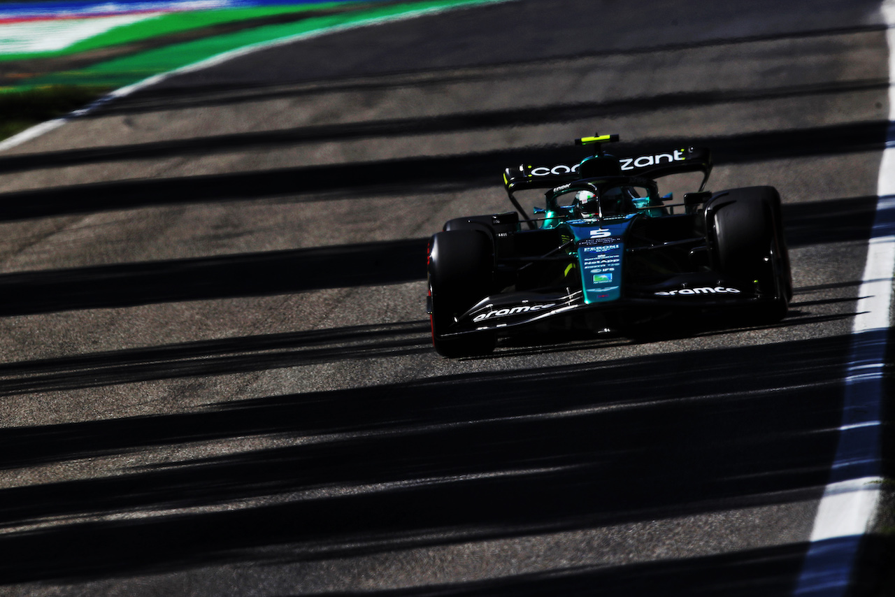GP ITALIA, Sebastian Vettel (GER) Aston Martin F1 Team AMR22.
10.09.2022. Formula 1 World Championship, Rd 16, Italian Grand Prix, Monza, Italy, Qualifiche Day.
 - www.xpbimages.com, EMail: requests@xpbimages.com © Copyright: Coates / XPB Images