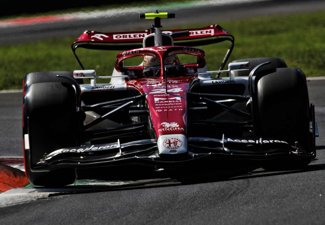 GP ITALIA, Guanyu Zhou (CHN) Alfa Romeo F1 Team C42.
10.09.2022. Formula 1 World Championship, Rd 16, Italian Grand Prix, Monza, Italy, Qualifiche Day.
 - www.xpbimages.com, EMail: requests@xpbimages.com © Copyright: Coates / XPB Images