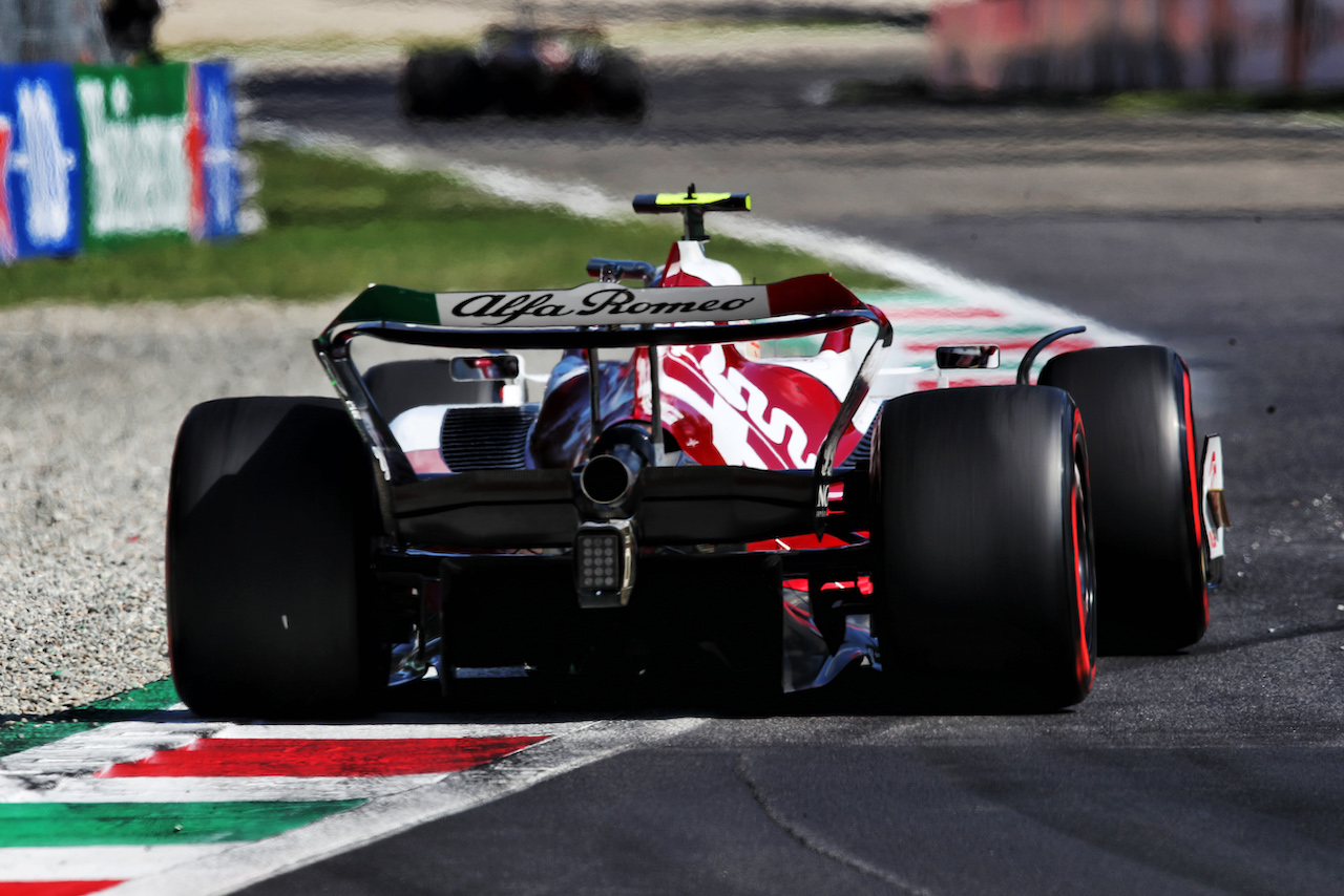 GP ITALIA, Guanyu Zhou (CHN) Alfa Romeo F1 Team C42.
10.09.2022. Formula 1 World Championship, Rd 16, Italian Grand Prix, Monza, Italy, Qualifiche Day.
 - www.xpbimages.com, EMail: requests@xpbimages.com © Copyright: Coates / XPB Images