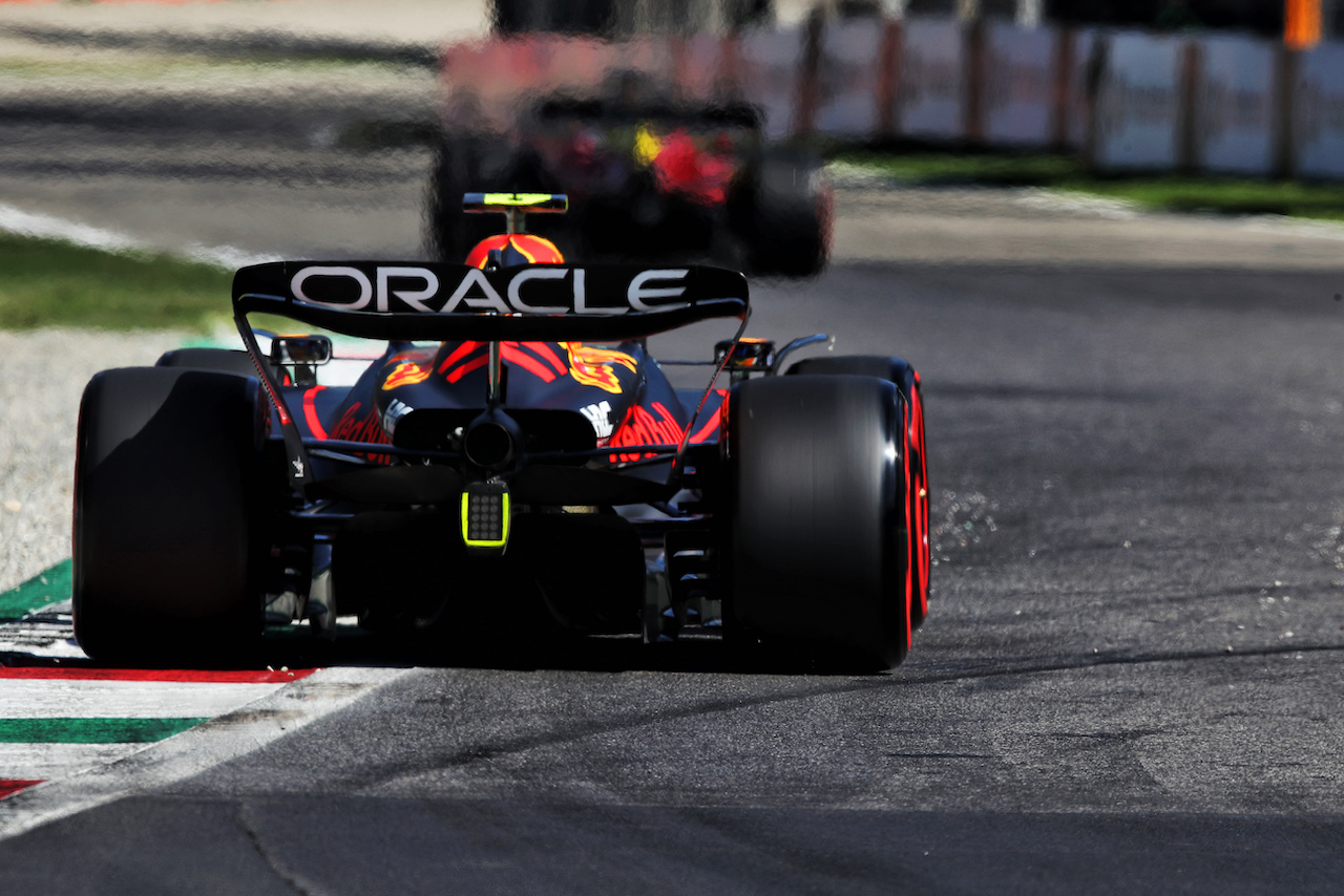 GP ITALIA, Sergio Perez (MEX) Red Bull Racing RB18.
10.09.2022. Formula 1 World Championship, Rd 16, Italian Grand Prix, Monza, Italy, Qualifiche Day.
 - www.xpbimages.com, EMail: requests@xpbimages.com © Copyright: Coates / XPB Images