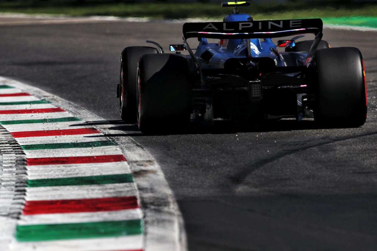 GP ITALIA, Esteban Ocon (FRA) Alpine F1 Team A522.
10.09.2022. Formula 1 World Championship, Rd 16, Italian Grand Prix, Monza, Italy, Qualifiche Day.
 - www.xpbimages.com, EMail: requests@xpbimages.com © Copyright: Coates / XPB Images