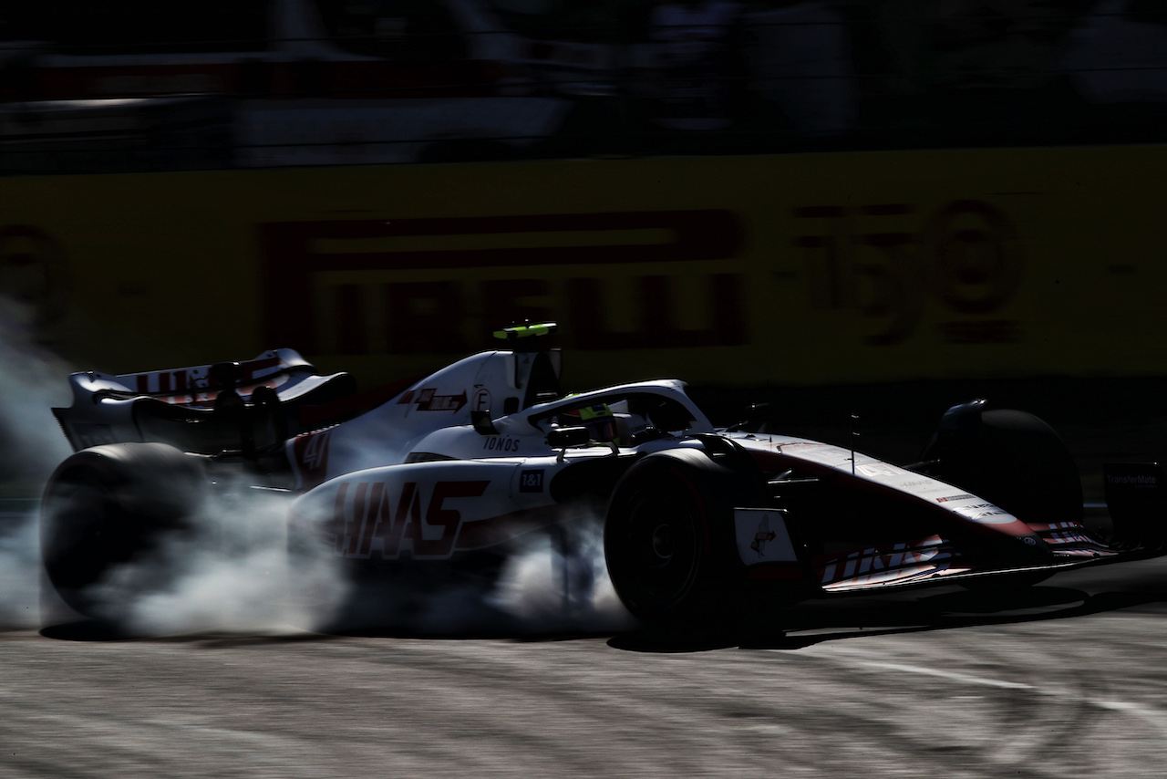 GP ITALIA, Mick Schumacher (GER) Haas VF-22 locks up under braking.
10.09.2022. Formula 1 World Championship, Rd 16, Italian Grand Prix, Monza, Italy, Qualifiche Day.
 - www.xpbimages.com, EMail: requests@xpbimages.com © Copyright: Coates / XPB Images