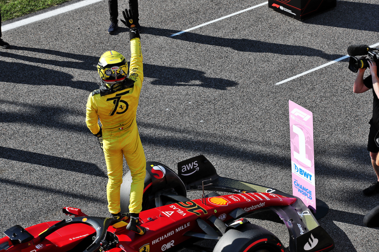 GP ITALIA, Charles Leclerc (MON) Ferrari celebrates his pole position in qualifying parc ferme.
10.09.2022. Formula 1 World Championship, Rd 16, Italian Grand Prix, Monza, Italy, Qualifiche Day.
 - www.xpbimages.com, EMail: requests@xpbimages.com © Copyright: Coates / XPB Images