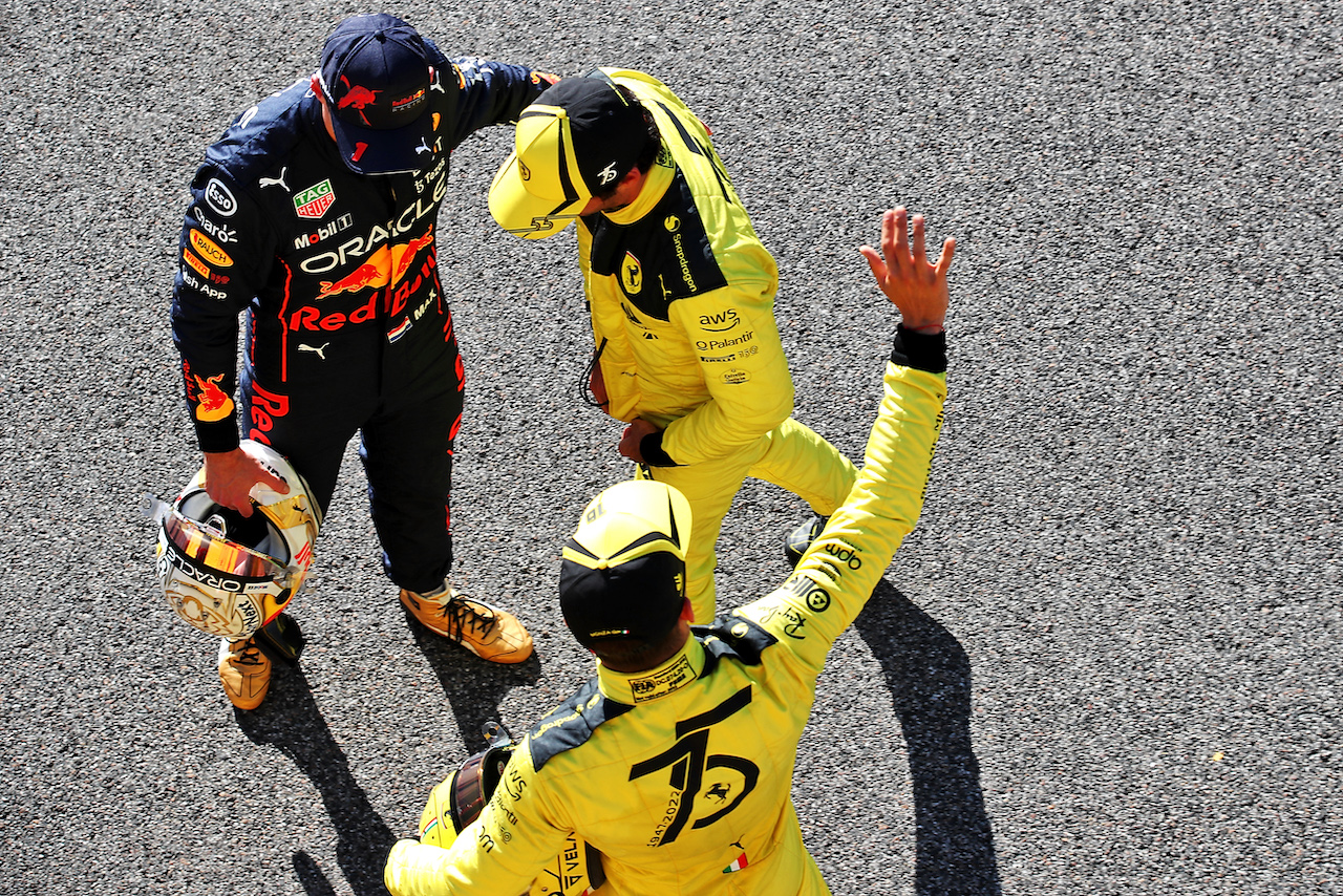GP ITALIA, Charles Leclerc (MON) Ferrari celebrates his pole position in qualifying parc ferme with Max Verstappen (NLD) Red Bull Racing e Carlos Sainz Jr (ESP) Ferrari.
10.09.2022. Formula 1 World Championship, Rd 16, Italian Grand Prix, Monza, Italy, Qualifiche Day.
 - www.xpbimages.com, EMail: requests@xpbimages.com © Copyright: Coates / XPB Images