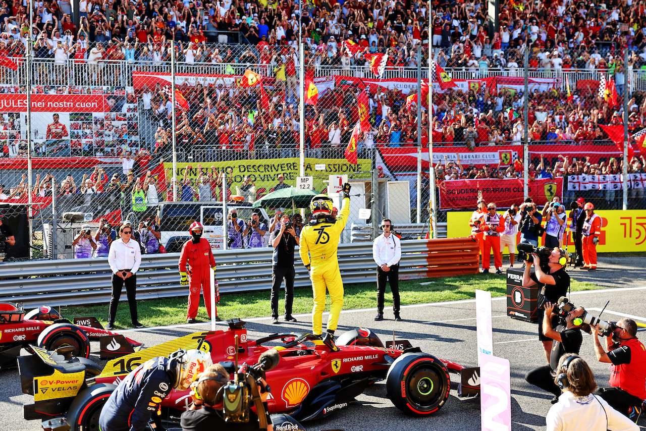 GP ITALIA, Charles Leclerc (MON) Ferrari F1-75 celebrates his pole position in qualifying parc ferme.
10.09.2022. Formula 1 World Championship, Rd 16, Italian Grand Prix, Monza, Italy, Qualifiche Day.
- www.xpbimages.com, EMail: requests@xpbimages.com © Copyright: Batchelor / XPB Images
