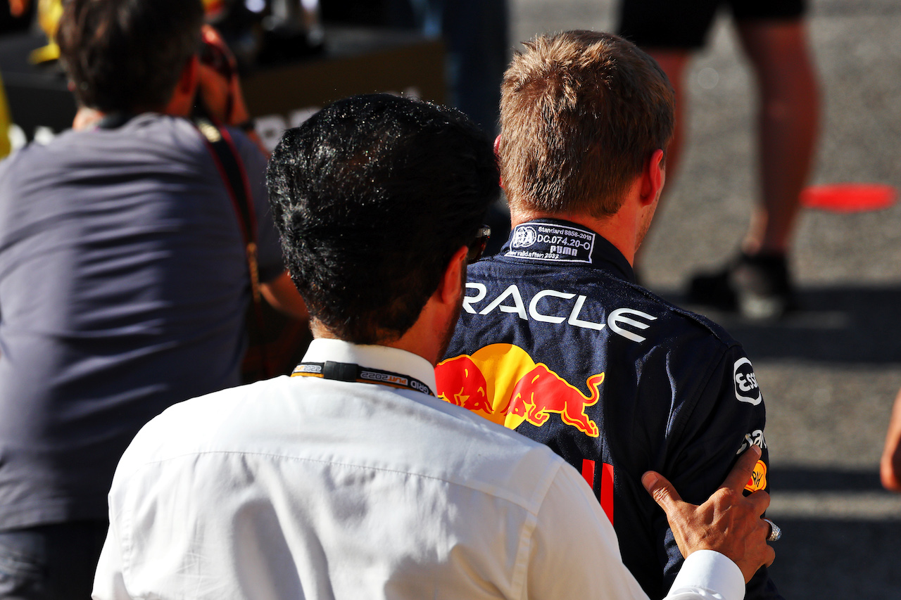 GP ITALIA, Max Verstappen (NLD) Red Bull Racing with Mohammed Bin Sulayem (UAE) FIA President in qualifying parc ferme.
10.09.2022. Formula 1 World Championship, Rd 16, Italian Grand Prix, Monza, Italy, Qualifiche Day.
- www.xpbimages.com, EMail: requests@xpbimages.com © Copyright: Batchelor / XPB Images