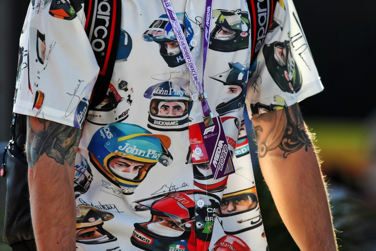 GP ITALIA, Circuit Atmosfera - retro shirt.
10.09.2022. Formula 1 World Championship, Rd 16, Italian Grand Prix, Monza, Italy, Qualifiche Day.
 - www.xpbimages.com, EMail: requests@xpbimages.com © Copyright: Coates / XPB Images