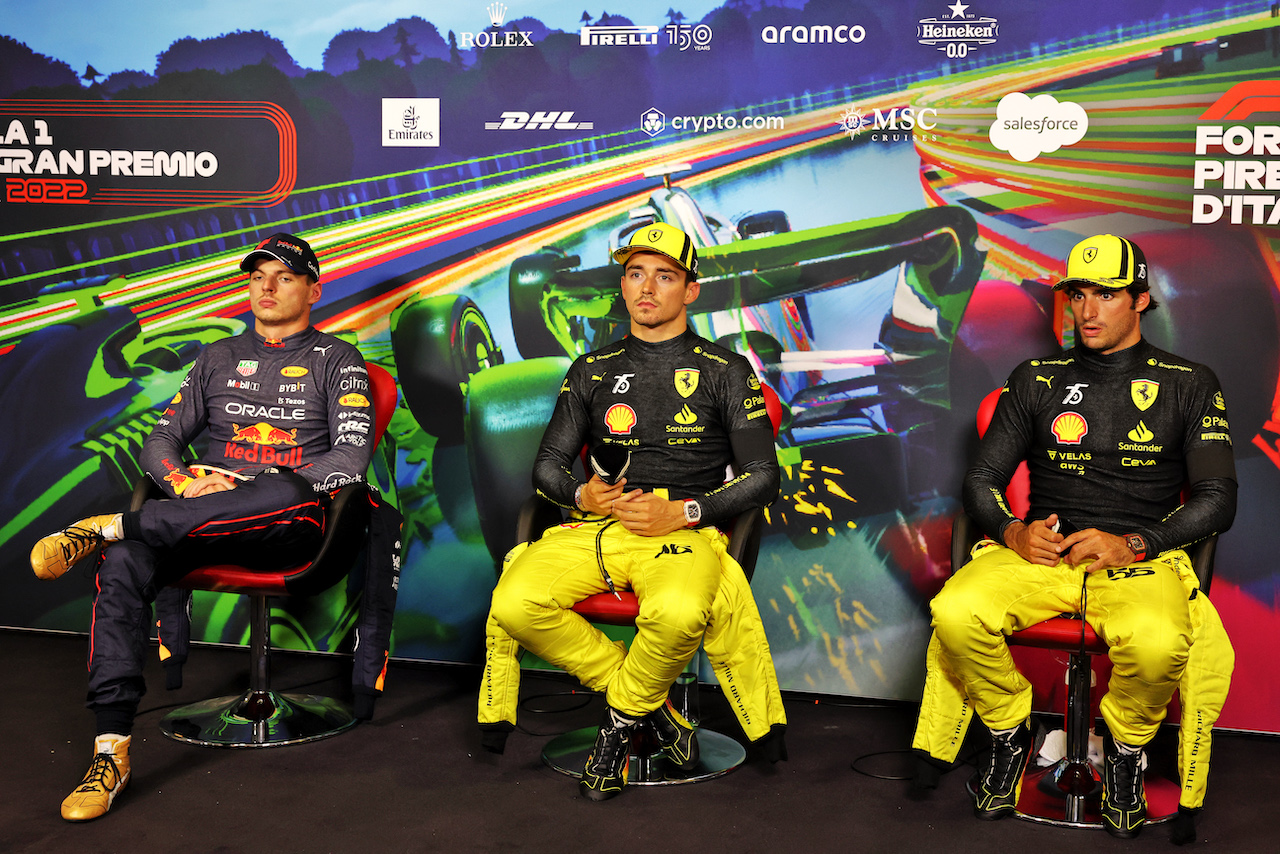 GP ITALIA, (L to R): Max Verstappen (NLD) Red Bull Racing; Charles Leclerc (MON) Ferrari; e Carlos Sainz Jr (ESP) Ferrari, in the post qualifying FIA Press Conference.
10.09.2022. Formula 1 World Championship, Rd 16, Italian Grand Prix, Monza, Italy, Qualifiche Day.
- www.xpbimages.com, EMail: requests@xpbimages.com © Copyright: Bearne / XPB Images