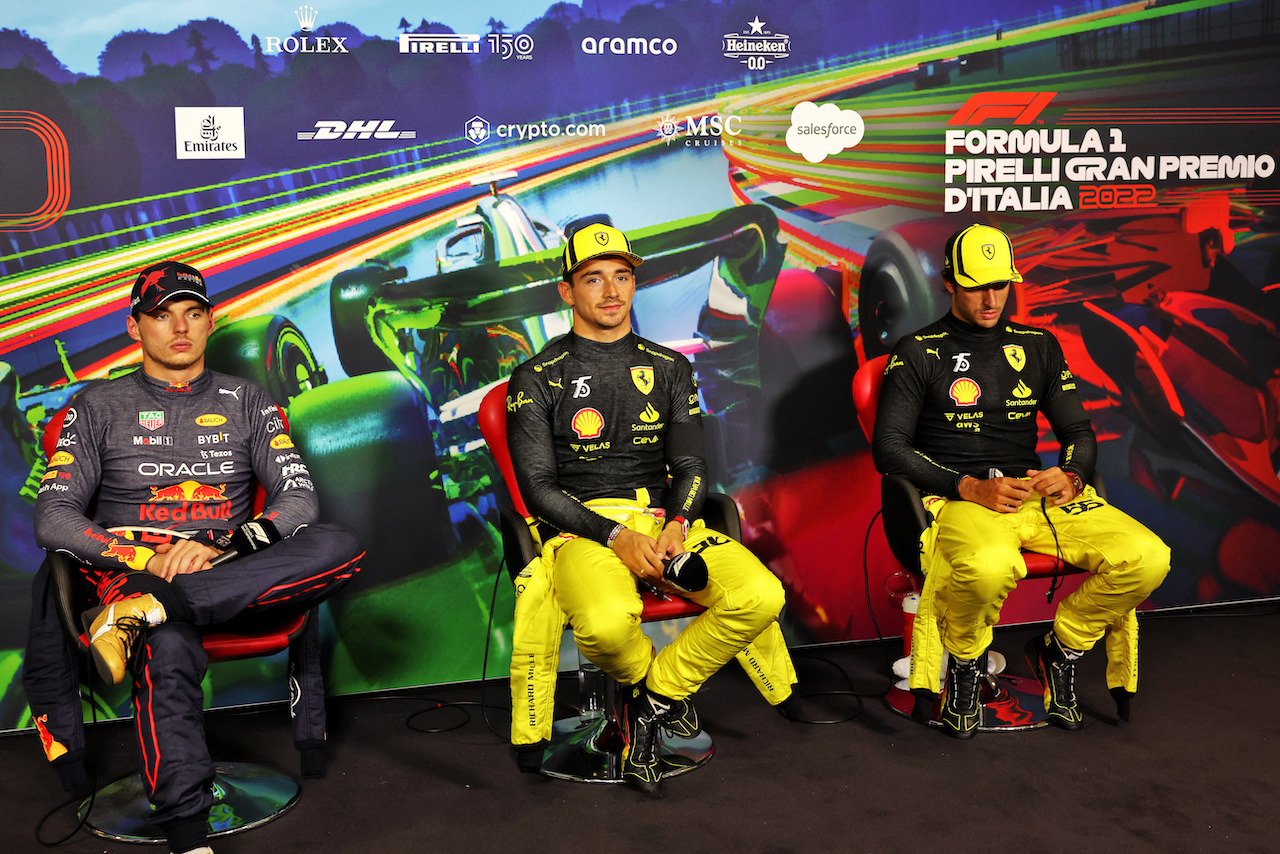 GP ITALIA, (L to R): Max Verstappen (NLD) Red Bull Racing; Charles Leclerc (MON) Ferrari; e Carlos Sainz Jr (ESP) Ferrari, in the post qualifying FIA Press Conference.
10.09.2022. Formula 1 World Championship, Rd 16, Italian Grand Prix, Monza, Italy, Qualifiche Day.
- www.xpbimages.com, EMail: requests@xpbimages.com © Copyright: Bearne / XPB Images