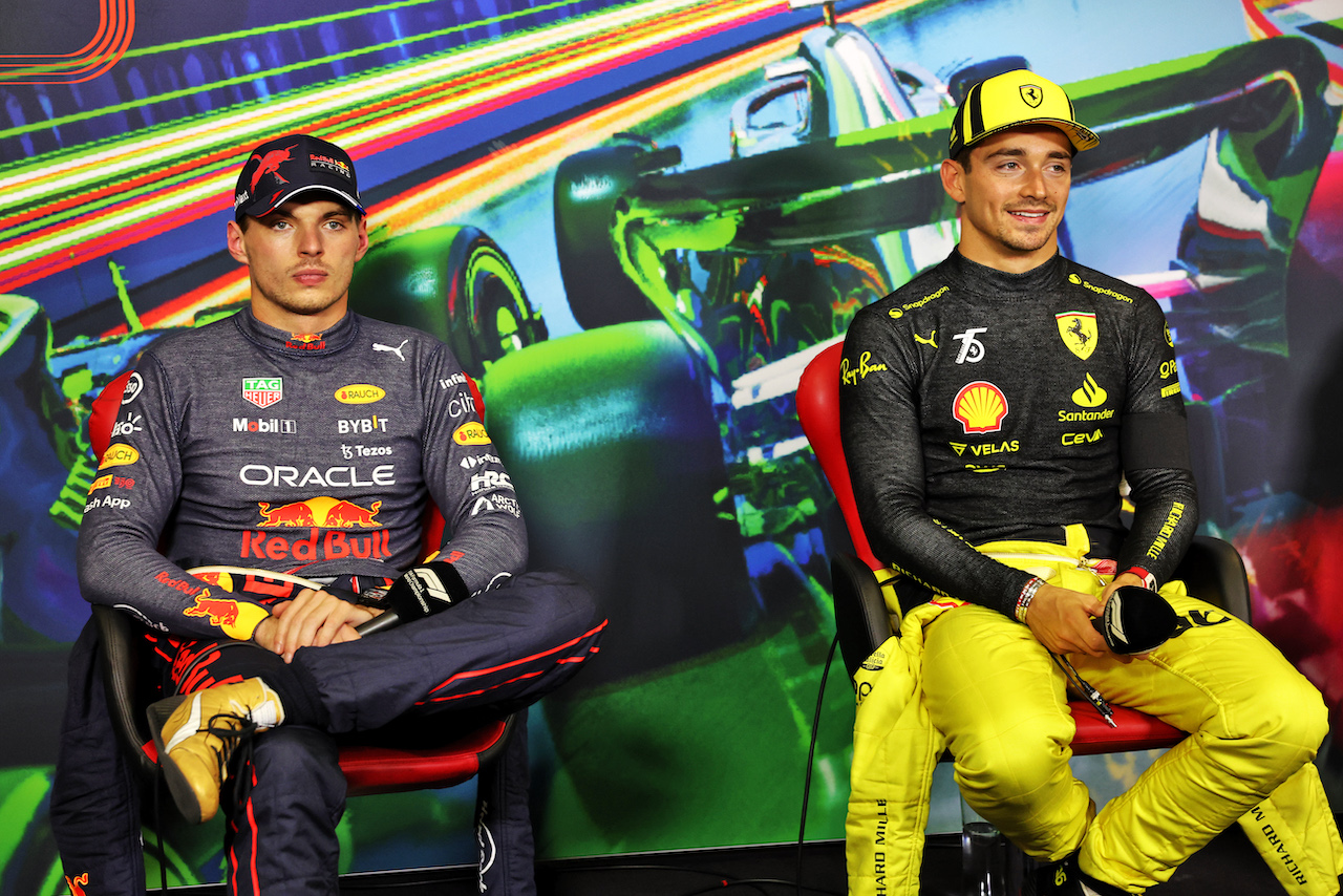 GP ITALIA, (L to R): Max Verstappen (NLD) Red Bull Racing e Charles Leclerc (MON) Ferrari in the post qualifying FIA Press Conference.
10.09.2022. Formula 1 World Championship, Rd 16, Italian Grand Prix, Monza, Italy, Qualifiche Day.
- www.xpbimages.com, EMail: requests@xpbimages.com © Copyright: Bearne / XPB Images