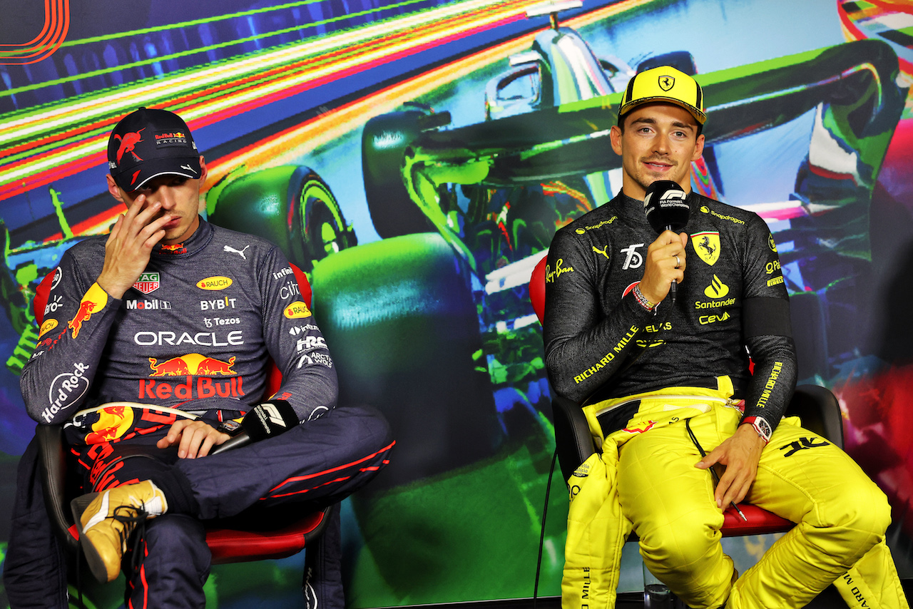 GP ITALIA, (L to R): Max Verstappen (NLD) Red Bull Racing e Charles Leclerc (MON) Ferrari in the post qualifying FIA Press Conference.
10.09.2022. Formula 1 World Championship, Rd 16, Italian Grand Prix, Monza, Italy, Qualifiche Day.
- www.xpbimages.com, EMail: requests@xpbimages.com © Copyright: Bearne / XPB Images