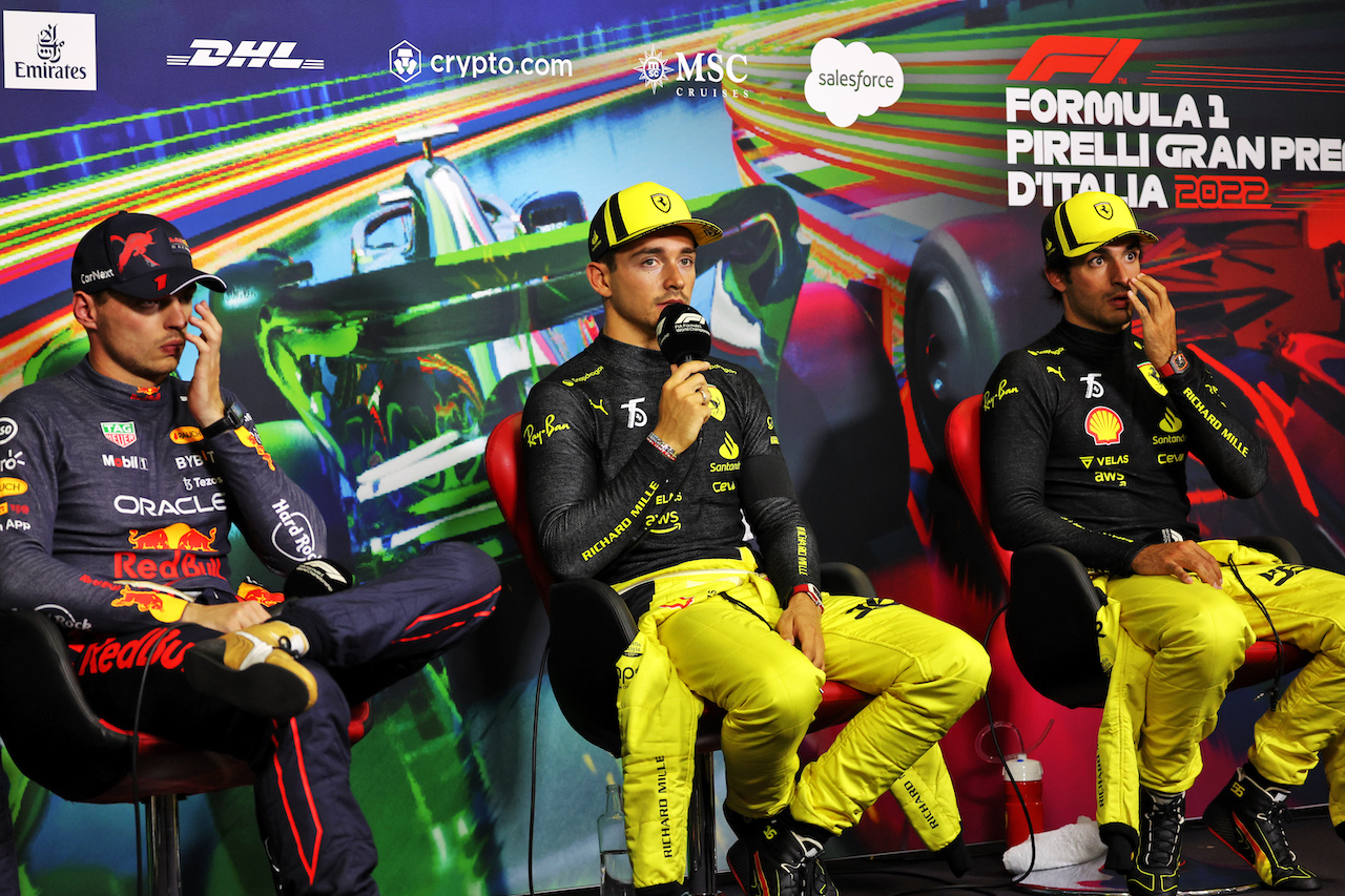 GP ITALIA, (L to R): Max Verstappen (NLD) Red Bull Racing; Charles Leclerc (MON) Ferrari; e Carlos Sainz Jr (ESP) Ferrari, in the post qualifying FIA Press Conference.
10.09.2022. Formula 1 World Championship, Rd 16, Italian Grand Prix, Monza, Italy, Qualifiche Day.
- www.xpbimages.com, EMail: requests@xpbimages.com © Copyright: Bearne / XPB Images
