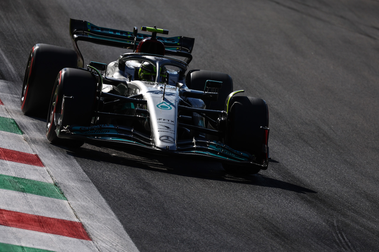 GP ITALIA, Lewis Hamilton (GBR), Mercedes AMG F1  
10.09.2022. Formula 1 World Championship, Rd 16, Italian Grand Prix, Monza, Italy, Qualifiche Day.
- www.xpbimages.com, EMail: requests@xpbimages.com © Copyright: Charniaux / XPB Images