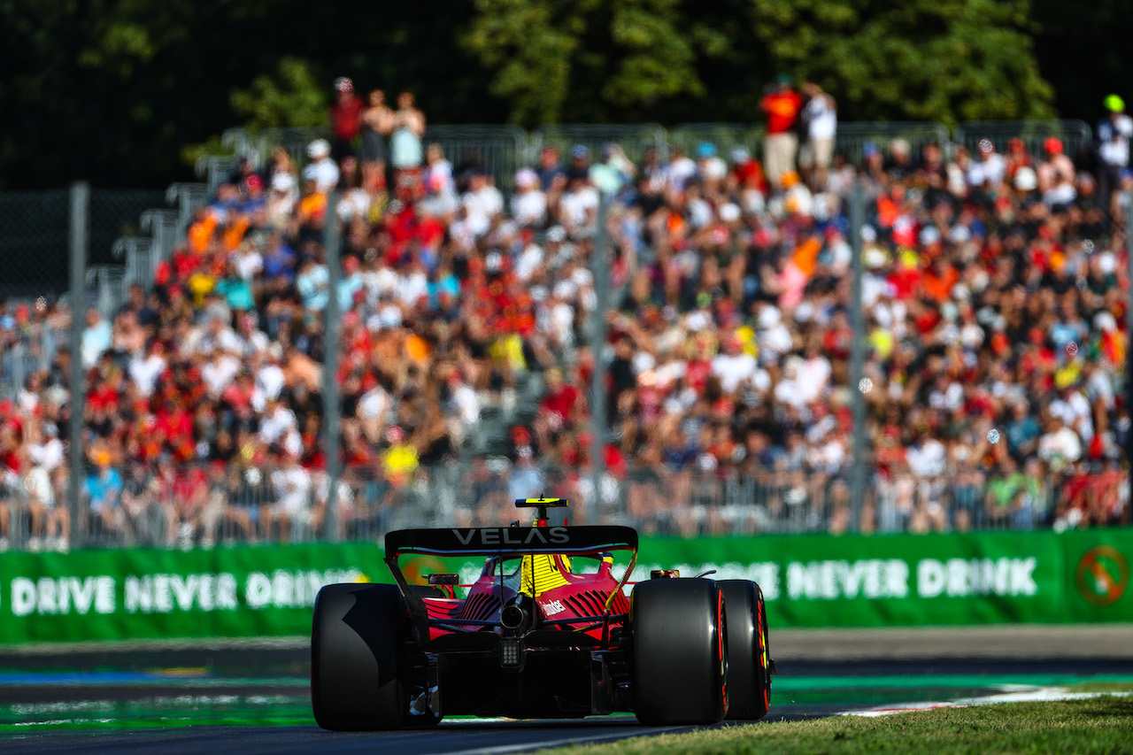 GP ITALIA, Carlos Sainz Jr (ESP), Ferrari 
10.09.2022. Formula 1 World Championship, Rd 16, Italian Grand Prix, Monza, Italy, Qualifiche Day.
- www.xpbimages.com, EMail: requests@xpbimages.com ¬© Copyright: Charniaux / XPB Images