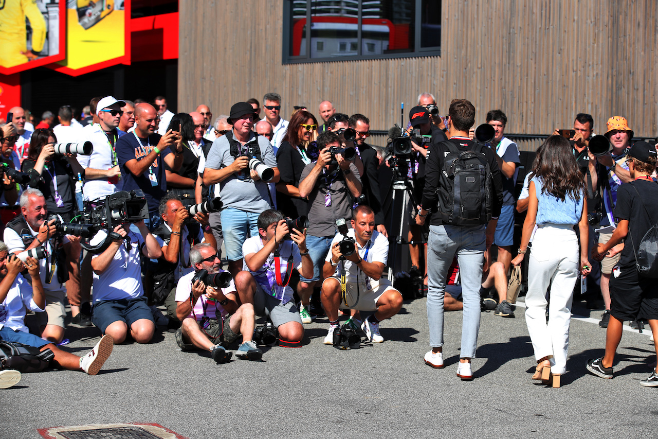 GP ITALIA, (L to R): George Russell (GBR) Mercedes AMG F1 with Domenica Carmen Montero Mundt.
10.09.2022. Formula 1 World Championship, Rd 16, Italian Grand Prix, Monza, Italy, Qualifiche Day.
 - www.xpbimages.com, EMail: requests@xpbimages.com © Copyright: Coates / XPB Images