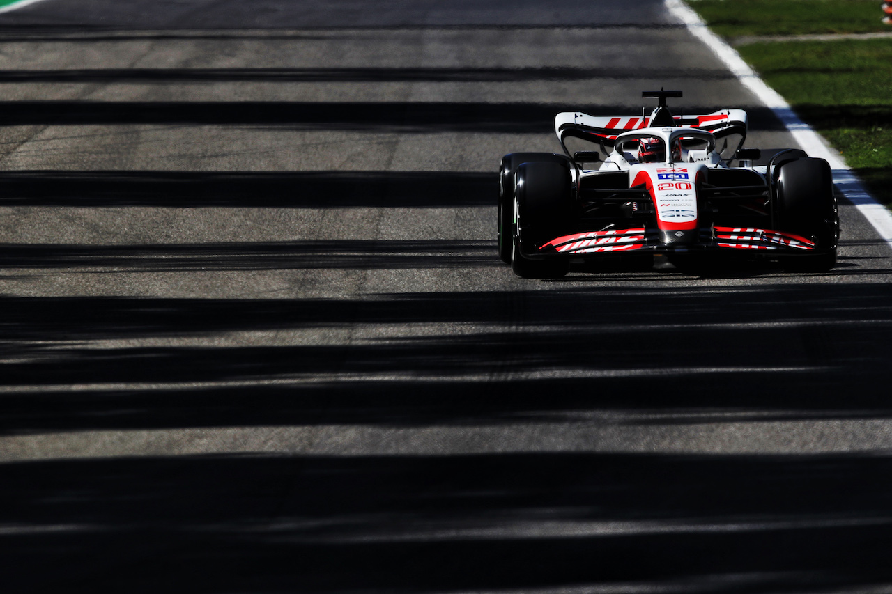 GP ITALIA, Kevin Magnussen (DEN) Haas VF-22.
10.09.2022. Formula 1 World Championship, Rd 16, Italian Grand Prix, Monza, Italy, Qualifiche Day.
 - www.xpbimages.com, EMail: requests@xpbimages.com © Copyright: Coates / XPB Images