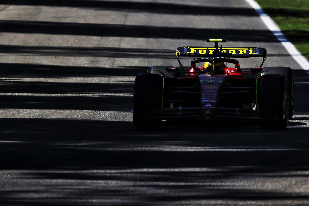 GP ITALIA, Carlos Sainz Jr (ESP) Ferrari F1-75.
10.09.2022. Formula 1 World Championship, Rd 16, Italian Grand Prix, Monza, Italy, Qualifiche Day.
 - www.xpbimages.com, EMail: requests@xpbimages.com © Copyright: Coates / XPB Images