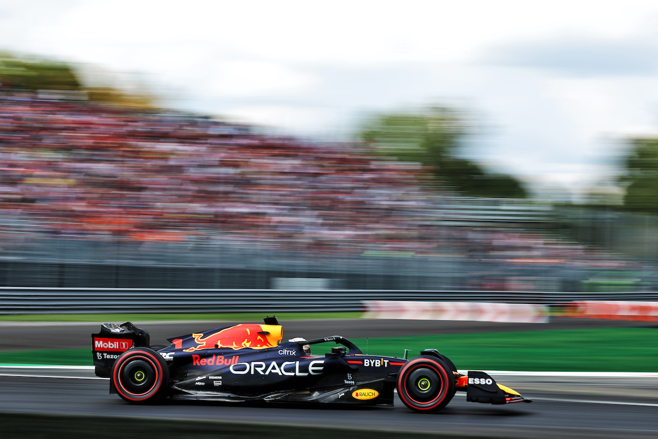 GP ITALIA, Max Verstappen (NLD) Red Bull Racing RB18.
09.09.2022. Formula 1 World Championship, Rd 16, Italian Grand Prix, Monza, Italy, Practice Day.
- www.xpbimages.com, EMail: requests@xpbimages.com © Copyright: Bearne / XPB Images