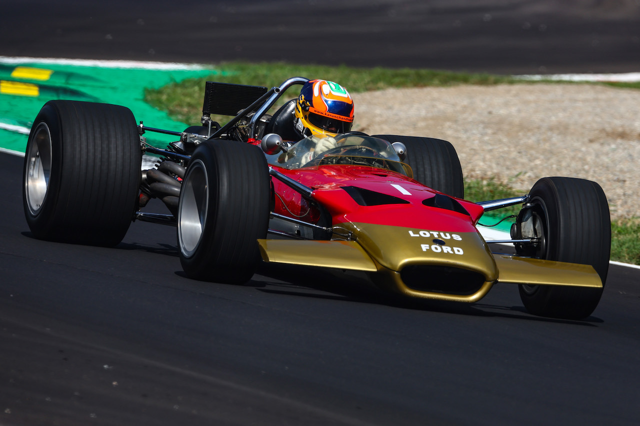 GP ITALIA, Karun Chandhok (IND) drives the Lotus 49
09.09.2022. Formula 1 World Championship, Rd 16, Italian Grand Prix, Monza, Italy, Practice Day.
- www.xpbimages.com, EMail: requests@xpbimages.com ¬© Copyright: Charniaux / XPB Images