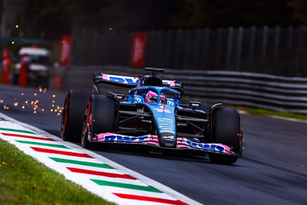 GP ITALIA, Fernando Alonso (ESP), Alpine F1 Team 
09.09.2022. Formula 1 World Championship, Rd 16, Italian Grand Prix, Monza, Italy, Practice Day.
- www.xpbimages.com, EMail: requests@xpbimages.com ¬© Copyright: Charniaux / XPB Images