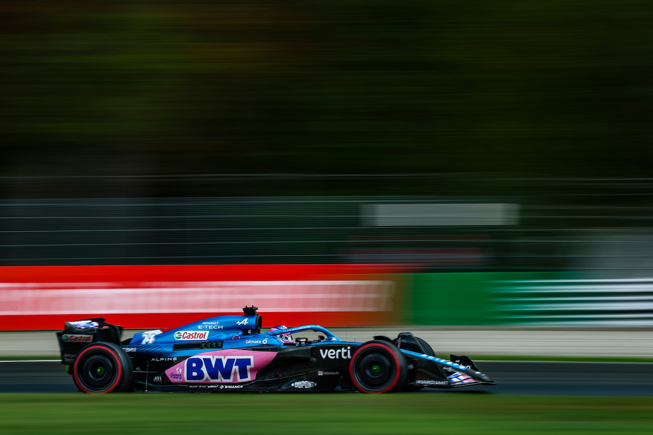 GP ITALIA, Fernando Alonso (ESP), Alpine F1 Team 
09.09.2022. Formula 1 World Championship, Rd 16, Italian Grand Prix, Monza, Italy, Practice Day.
- www.xpbimages.com, EMail: requests@xpbimages.com ¬© Copyright: Charniaux / XPB Images