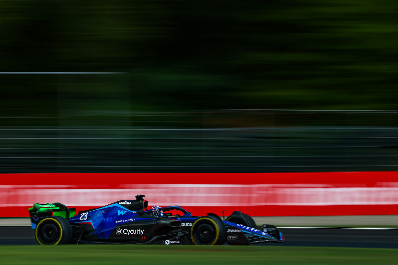 GP ITALIA, Alex Albon (THA), Williams F1 Team 
09.09.2022. Formula 1 World Championship, Rd 16, Italian Grand Prix, Monza, Italy, Practice Day.
- www.xpbimages.com, EMail: requests@xpbimages.com ¬© Copyright: Charniaux / XPB Images