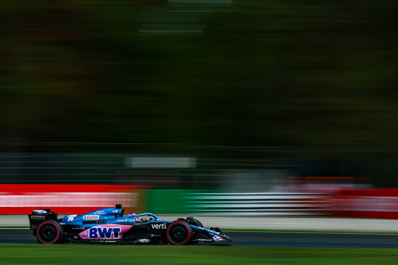 GP ITALIA, Fernando Alonso (ESP), Alpine F1 Team 
09.09.2022. Formula 1 World Championship, Rd 16, Italian Grand Prix, Monza, Italy, Practice Day.
- www.xpbimages.com, EMail: requests@xpbimages.com ¬© Copyright: Charniaux / XPB Images