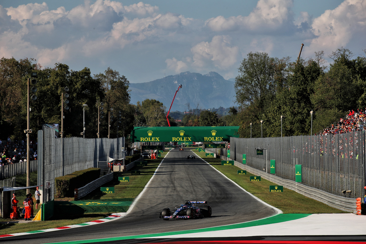 GP ITALIA, Fernando Alonso (ESP) Alpine F1 Team A522.
09.09.2022. Formula 1 World Championship, Rd 16, Italian Grand Prix, Monza, Italy, Practice Day.
 - www.xpbimages.com, EMail: requests@xpbimages.com © Copyright: Coates / XPB Images