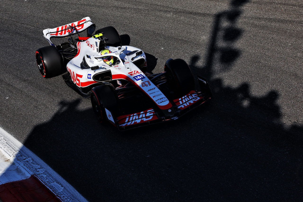 GP ITALIA, Mick Schumacher (GER) Haas VF-22.
09.09.2022. Formula 1 World Championship, Rd 16, Italian Grand Prix, Monza, Italy, Practice Day.
- www.xpbimages.com, EMail: requests@xpbimages.com © Copyright: Bearne / XPB Images