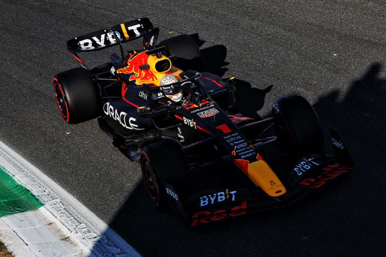 GP ITALIA, Max Verstappen (NLD) Red Bull Racing RB18.
09.09.2022. Formula 1 World Championship, Rd 16, Italian Grand Prix, Monza, Italy, Practice Day.
- www.xpbimages.com, EMail: requests@xpbimages.com © Copyright: Bearne / XPB Images